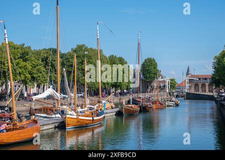 Geografia / viaggi, Paesi Bassi, navi storiche nel porto museo al vecchio porto, Zierikzee, Zelanda, DIRITTI AGGIUNTIVI-INFORMAZIONI-NON-DISPONIBILI Foto Stock