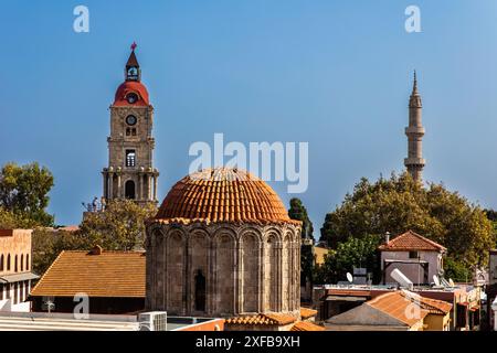 Geografia / viaggi, Grecia, Rodi, Rodi, città di Rodi, chiesa di Agios Georgios e Moschea Suleymaniye, ULTERIORI DIRITTI-CLEARANCE-INFO-NOT-AVAILABLE Foto Stock