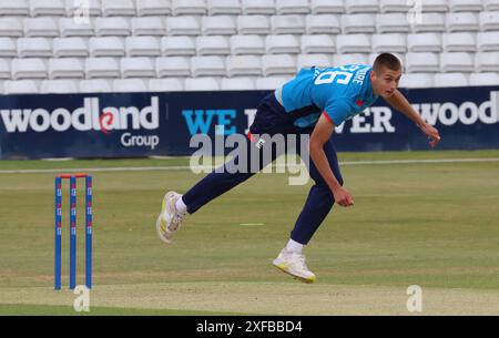 Harry Moore (Derbyshire) dell'Inghilterra Under 19 in azione durante la partita delle Youth One Day International Series tra Inghilterra Under 19 e Sri Lanka Under Foto Stock