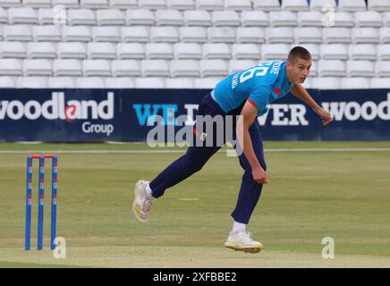 Harry Moore (Derbyshire) dell'Inghilterra Under 19 in azione durante la partita delle Youth One Day International Series tra Inghilterra Under 19 e Sri Lanka Under Foto Stock