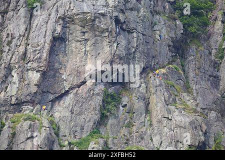 Arrampicata su Raven Crag, Langdale. Foto Stock