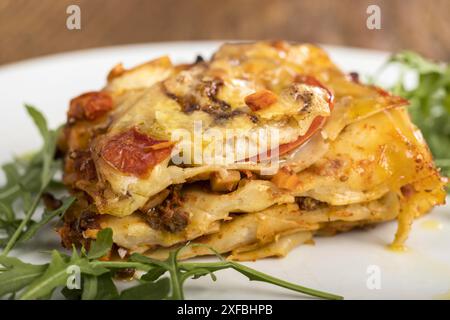 Primo piano di una porzione di lasagna Foto Stock