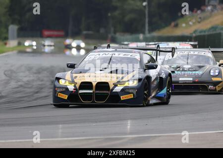 Augusto Farfus (BRA) / Dan Harper (GBR) / Max Hesse (DEU), #998, BMW M4 GT3, Team: ROWE Racing (DEU), Motorsport, Crowdstrike 24H di Spa, Belgien, Spa-Francorchamps, 29.06.2024 foto: Eibner-Pressefoto/Juergen Augst Foto Stock