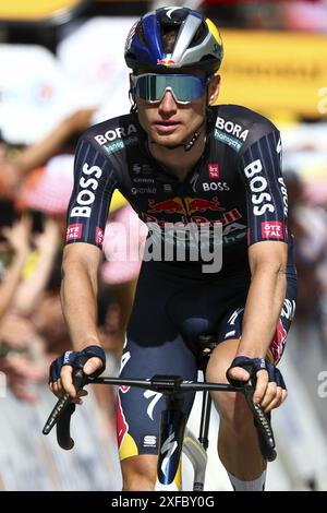 Valloire, Francia. 2 luglio 2024. Il russo Aleksandr Vlasov di Red Bull-Bora-Hansgrohe nella foto durante la quarta tappa del Tour de France 2024, da Pinerolo, Italia a Valloire, Francia (139, 6 km) martedì 2 luglio 2024. La 111a edizione del Tour de France inizia sabato 29 giugno e si concluderà a Nizza, in Francia, il 21 luglio. BELGA FOTO DAVID PINTENS credito: Belga News Agency/Alamy Live News Foto Stock