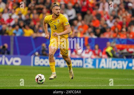 Monaco, Germania. 2 luglio 2024. MONACO DI BAVIERA, GERMANIA - 2 LUGLIO: Radu Dragusin di Romania durante la partita UEFA EURO 2024 del 16 tra Romania e Paesi Bassi all'Allianz Arena il 2 luglio 2024 a Monaco, Germania. (Foto di Andre Weening/Orange Pictures) credito: Orange Pics BV/Alamy Live News Foto Stock