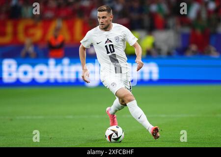 Francoforte, Germania. 1 luglio 2024. Timi Elsnik della Slovenia durante la partita di UEFA Euro 2024 tra Portogallo e Slovenia, turno dei 16, giocata all'Arena di Francoforte il 1° luglio 2024 a Francoforte, Germania. (Foto di Bagu Blanco/Sipa USA) credito: SIPA USA/Alamy Live News Foto Stock