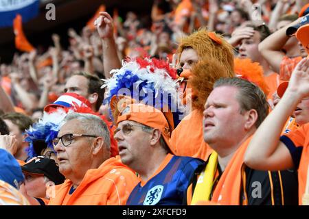 Monaco, Germania. 2 luglio 2024. MONACO DI BAVIERA, GERMANIA - 2 LUGLIO: Fansc dei Paesi Bassi durante il turno di UEFA EURO 2024 dei 16 incontri tra Romania e Paesi Bassi al Munich Football Arena il 2 luglio 2024 a Monaco di Baviera, Germania.240702 SEPA 24 079 - 20240702 PD11841 credito: APA-PictureDesk/Alamy Live News Foto Stock