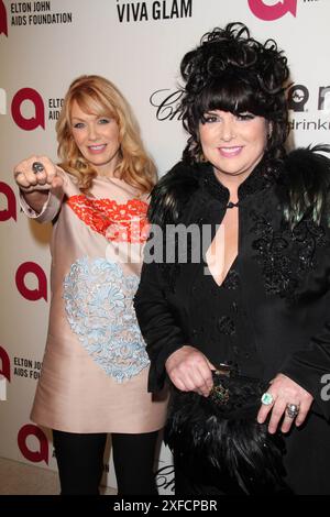 **FILE FOTO** Ann Wilson di Heart annuncia la diagnosi del cancro. WEST HOLLYWOOD, CA - 2 marzo: Nancy Wilson, Ann Wilson alla 22a edizione degli arrivi della festa di osservazione degli Oscar della Fondazione Elton John AIDS, location privata, West Hollywood, 2 marzo 2014. Crediti: Janice Ogata/MediaPunch Foto Stock