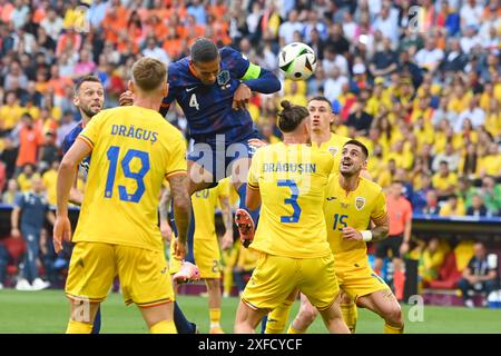 Torchance Virgil VAN DIJK NED , AktionKopfball, Strafraumszene Achtelfinale Rumaenien ROU - Niederlande NED 0-3 am 02.07.2024, Fussball Arena Muenchen. Fussball UEFA EURO 2024 GERMANIA vom 14.06.2024 - 14.07.2024. *** Goal Chance Virgil VAN DIJK NED , azione di testa, scena di rigore round 16 Romania ROU Paesi Bassi NED 0 3 il 02 07 2024, Soccer Arena Munich Soccer UEFA EURO 2024 GERMANIA dal 14 06 2024 14 07 2024 Foto Stock