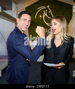 Marcel Remus, Cathy Hummels beider Eröffnung und Medianight zu CHIO 2024, Aquisgrana. *** Marcel Remus, Cathy Hummels all'apertura e medianght di CHIO 2024, Aquisgrana Foto Stock