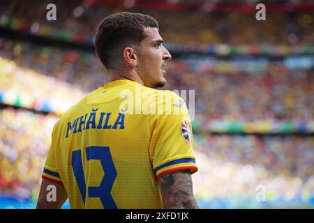 Monaco di Baviera, Germania - 17 giugno 2024: Valentin Mihaila della Romania (#13) in azione durante la partita della fase a gironi UEFA EURO 2024 Romania contro Ucraina alla Munich Football Arena di Monaco Foto Stock