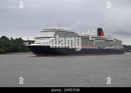 Auslaufen der Queen Anne von Cunard nach dem Erstanlauf ad Amburgo. Die Queen Anne Hat gegen 19 Uhr den Hafen von Hamburg verlassen. Amburgo, der 02.07.2024 Auslaufen der Queen Anne von Cunard nach dem Erstanlauf ad Amburgo, Amburgo Deutschland Hamburger Hafen *** partenza della Regina Anna di Cunard dopo la prima chiamata ad Amburgo la Regina Anna ha lasciato il porto di Amburgo intorno alle 19.00, Amburgo, 02 07 2024 partenza di Cunards Queen Anne dopo la prima chiamata ad Amburgo, Amburgo Amburgo Germania Porto di Amburgo Foto Stock