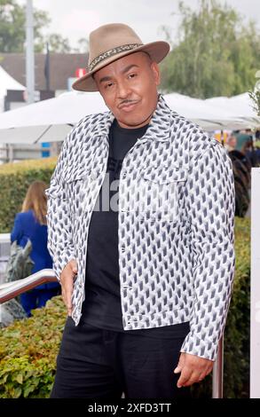 Sänger Lou Bega bei der CHIO Media Night 2024 der CHIO 2024. Aquisgrana, 02.07.2024 NRW Deutschland *** Singer Lou Bega alla CHIO Media Night 2024 del CHIO 2024 Aquisgrana, 02 07 2024 NRW Germania Copyright: XChristophxHardtx Foto Stock