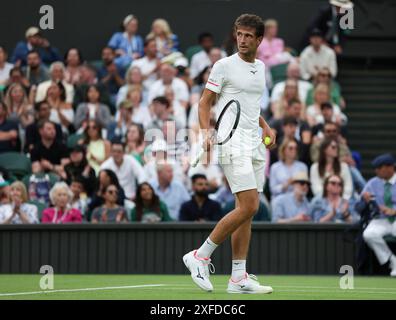 Londra, Gran Bretagna. 2 luglio 2024. Vit Kopriva reagisce durante la partita del primo turno maschile tra Novak Djokovic di Serbia e Vit Kopriva di Repubblica Ceca al Wimbledon Tennis Championship di Londra, Regno Unito, il 2 luglio 2024. Crediti: Han Yan/Xinhua/Alamy Live News Foto Stock