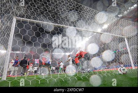 Lipsia. 2 luglio 2024. I giocatori del T¨¹rkiye festeggiano dopo il turno di UEFA Euro 2024 di 16 partite tra il T¨¹rkiye e l'Austria a Lipsia, Germania, il 2 luglio 2024. Crediti: Bai Xuefei/Xinhua/Alamy Live News Foto Stock