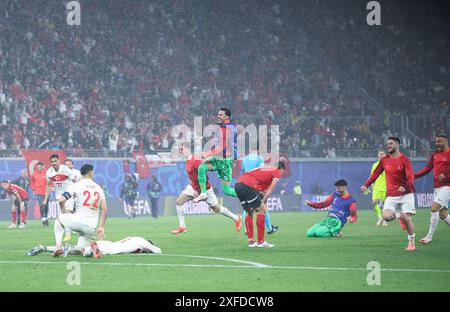 Lipsia. 2 luglio 2024. I giocatori del T¨¹rkiye festeggiano dopo il turno di UEFA Euro 2024 di 16 partite tra il T¨¹rkiye e l'Austria a Lipsia, Germania, il 2 luglio 2024. Crediti: Bai Xuefei/Xinhua/Alamy Live News Foto Stock
