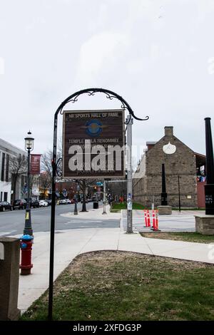 NB Sports Hall of Fame cartello su Queen Street nello storico quartiere di Garrison nel centro di Fredericton, New Brunswick, Canada Foto Stock
