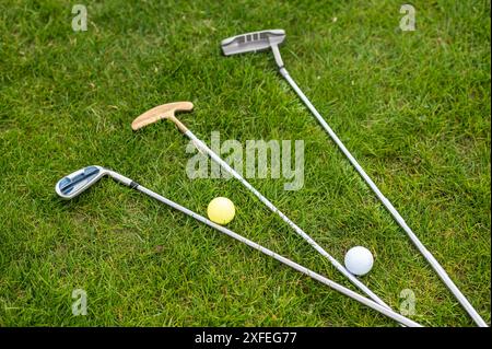 Attrezzatura da golf sul prato Foto Stock