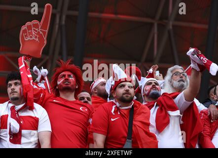 Lipsia, Germania. 2 luglio 2024. Tifosi turchi durante la partita dei Campionati europei UEFA dei sedici round allo Stadio di Lipsia. Il credito per immagini dovrebbe essere: Paul Terry/Sportimage Credit: Sportimage Ltd/Alamy Live News Foto Stock