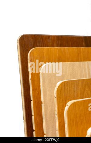 Sfondo laminato. Campioni di laminato o parquet con un motivo e una texture in legno per pavimenti e interni. Isolato su bianco. Foto Stock