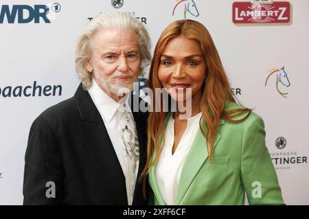 Hermann Bühlbecker und Valerie Morris Campbell bei der CHIO Media Night auf der CHIO Aachen-Gelände. Aachen, 02.07.2024 *** Hermann Bühlbecker e Valerie Morris Campbell alla CHIO Media Night on the CHIO Aachen Grounds Aachen, 02 07 2024 foto:XR.xSchmiegeltx/xFuturexImagex chio medianight 4715 Foto Stock