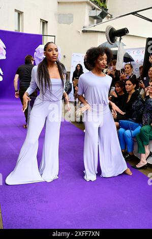 Models bei der Anja Gockel Fashion Show Let the Birds Fly auf der Berlin Fashion Week S/S 2025 im Paris44. Berlino, 02.07.2024 *** Modelle alla sfilata di moda Anja Gockel Let the Birds Fly alla Berlin Fashion Week S 2025 a Paris44 Berlino, 02 07 2024 foto:XM.xWehnertx/xFuturexImagex gockel 4609 Foto Stock