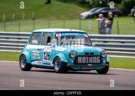 Andover, Hampshire - 7 giugno 2024: Dunlop Mini Se7en Challenge supportato da Mini Spares Foto Stock