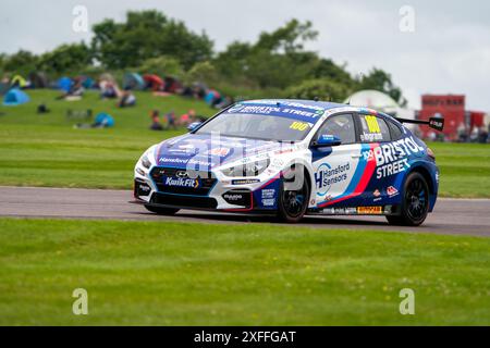 Andover, Hampshire - 7 giugno 2024: British Touring Car Championship Thruxton FP1 Tom Ingram 100 Excelr8 Motorsport Foto Stock