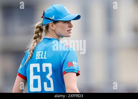 Lauren Bell inglese durante il terzo Women's One-Day International al Seat Unique Stadium di Bristol. Data foto: Mercoledì 3 luglio 2024. Foto Stock