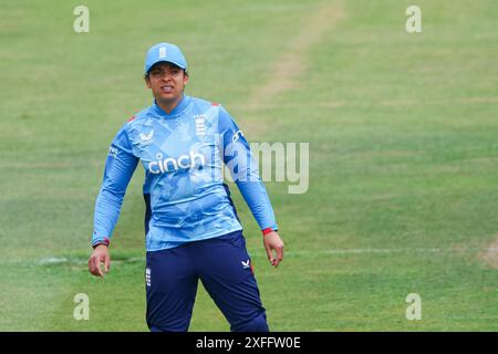 Bristol, Regno Unito. 3 luglio 2024. Sophia Dunkley dell'Inghilterra durante la terza partita MetroBank Women's ODI tra England Women e New Zealand Women al Seat Unique Stadium di Bristol, Regno Unito, il 3 luglio 2024. Foto di Stuart Leggett. Solo per uso editoriale, licenza richiesta per uso commerciale. Non utilizzare in scommesse, giochi o pubblicazioni di singoli club/campionato/giocatori. Crediti: UK Sports Pics Ltd/Alamy Live News Foto Stock