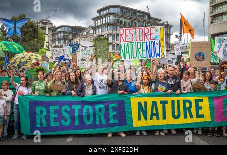 Londra / Regno Unito - 22 giugno 2024: Celebrità Chris Packham, Emma Thomson, Dave Vince, Caroline Lucas davanti a The Restore Nature Now March for Enviro Foto Stock