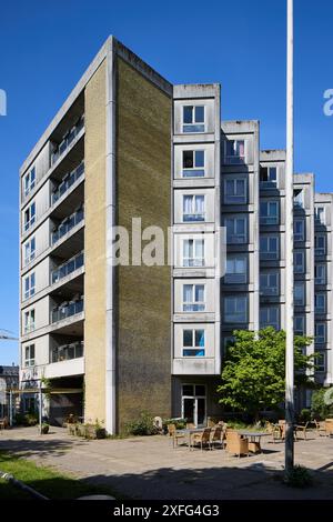 Plejecenter Sølund, casa di riposo, progettata da Stadsarkitektens Direktorat, costruita tra il 1976 e il 1981, blocco rimanente (2024); Copenaghen, Danimarca Foto Stock