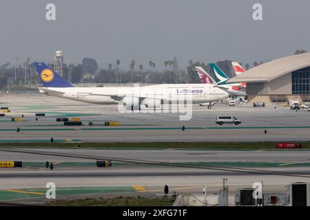 D-ABYD Lufthansa Boeing 747-830, Meclemburgo-Vorpommern am Los Angeles International Airport LAX / KLAX Los Angeles, Kalifornien, USA, Vereinigte Staaten von Amerika, 17.02.2024 *** D ABYD Lufthansa Boeing 747 830, Mecklenburg-Vorpommern at Los Angeles International Airport LAX KLAX Los Angeles, California, USA, Stati Uniti d'America, 02 2024 Foto Stock
