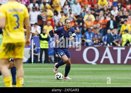 Monaco, Germania. 2 luglio 2024. Virgil van Dijk (NED) calcio: "UEFA European Championship Germany 2024" partita dei 16 turni tra la Romania 0-3 Paesi Bassi all'Arena di Monaco di Baviera, Germania. Crediti: Mutsu Kawamori/AFLO/Alamy Live News Foto Stock