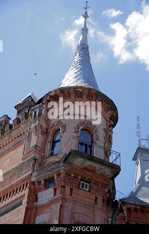 Non esclusivo: KIEV, UCRAINA - 27 GIUGNO 2024 - la Casa di Pidhorskyi si trova al numero 1 di via Yaroslaviv Val, a Kiev, Ucraina. Kiev, capitale dell'Ucraina. Foto Stock
