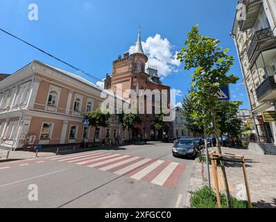 Non esclusivo: KIEV, UCRAINA - 27 GIUGNO 2024 - la Casa di Pidhorskyi si trova al numero 1 di via Yaroslaviv Val, a Kiev, Ucraina. Kiev, capitale dell'Ucraina. Foto Stock