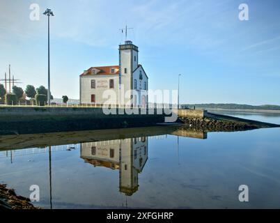 Riflesso del Museo marittimo di Esposende, a nord del Portogallo Foto Stock