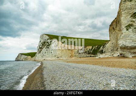 Viaggiando sul South West Coast Path tra Lulworth Cove e Durdle Door vicino a Lulworth - Regno Unito Foto Stock