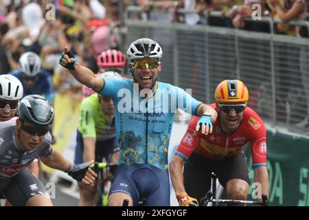 Mark Cavendish alla quinta tappa del Tour de France 2024 stabilendo un record storico con 35 vittorie di tappa Foto Stock