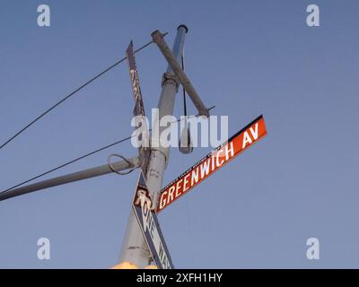 Segui le indicazioni per Greenwich Ave e 6th Ave a New York Foto Stock