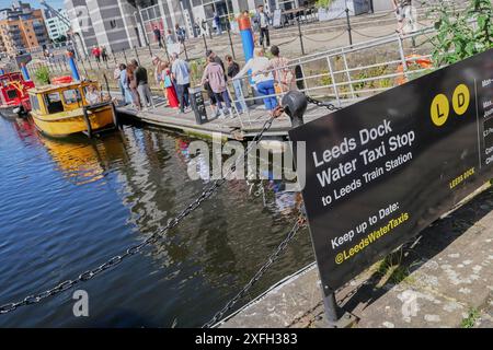 Leeds Dock Water taxi Stop, Leeds, West Yorkshire, Regno Unito. Foto Stock