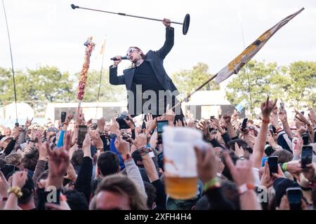 Roskilde, Danimarca. 3 luglio 2024. Frank Carter e i Rattlesnakes suonano all'EOS al Roskilde Festival mercoledì 3 luglio 2024. (Foto: Helle Arensbak/Ritzau Scanpix) credito: Ritzau/Alamy Live News Foto Stock