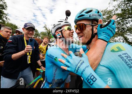 Tour de France 2024 - 111a Edizione - 5a tappa Saint Jean de Maurienne - Saint Vulbas 177,4 km - 03/07/2024 - Jasper Philipsen (BEL - Alpecin - Deceuninck) - Mark Cavendish (GBR - Astana Qazaqstan Team) - foto Kei Tsuji/SprintCyclingAgency/GodingImages Foto Stock