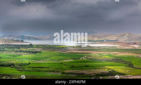 Meknes, Marocco - 20 marzo 2024: Lago Sidi Chahede in Marocco tra Fez e Meknes Foto Stock