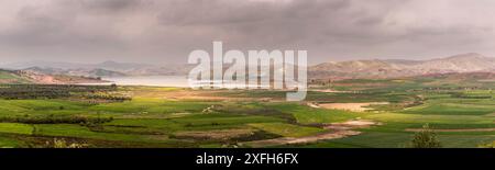 Meknes, Marocco - 20 marzo 2024: Lago Sidi Chahede in Marocco tra Fez e Meknes Foto Stock