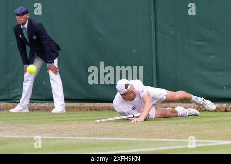 Londra, Regno Unito. 3 luglio 2024. LONDRA, INGHILTERRA - 3 LUGLIO: Tallon Griekspoor dei Paesi Bassi il giorno 3 dei Campionati di Wimbledon 2024 all'All England Lawn Tennis and Croquet Club il 3 luglio 2024 a Londra, Inghilterra. (Foto di Marleen Fouchier/Agenzia BSR) credito: Agenzia BSR/Alamy Live News Foto Stock