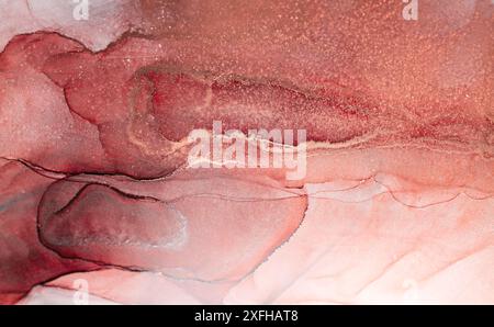 Primo piano di un'opera d'arte astratta con vortici di cremisi e inchiostro oro rosa con texture scintillanti Foto Stock