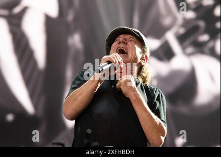 Londra, Regno Unito. 3 luglio 2024. Il cantante degli AC/DC Brian Johnson è sul palco per il primo dei due show sold-out all'iconico stadio di Wembley. Cristina Massei/Alamy Live News Foto Stock