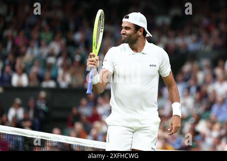 3 luglio 2024; All England Lawn Tennis and Croquet Club, Londra, Inghilterra; Wimbledon Tennis Tournament, 3° giorno; Matteo Berrettini (ITA) festeggia un punto durante il suo secondo turno contro Jannik Sinner (ITA) Foto Stock