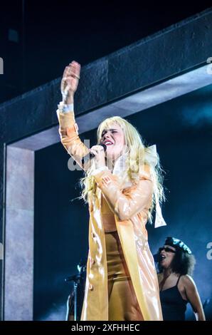 Londra, Regno Unito, 03/07/2024, Paloma Faith ha debuttato nel 2009 con i suoi successi "Stone Cold Sober" e "New York". Nel 2014, Faith ha pubblicato la sua canzone di successo "Only Love CAN Hurt Like This", che da allora è stata premiata con diversi premi di platino. La cantante nata a Hackney attinge a diverse influenze dal suo passato. Paloma è attualmente sul “The Glorification of Sadness Tour”. “Credito: Kingsley Davis/Alamy Live News Foto Stock